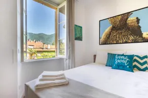 Mountain View, Private Parking and Lake 500m away - Image 2