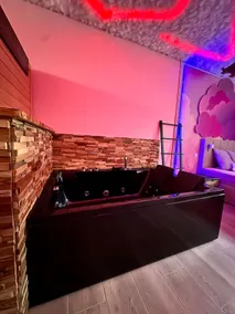 Cloud Capsule | Jacuzzi • Sauna - Image 2
