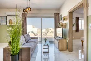 Sunshine penthouse 2BR heaven with AC, terrace & WIFI by 360 Estates - Image 3