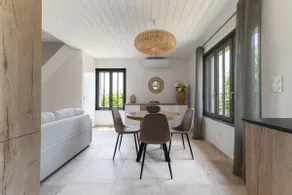 Designer and air-conditioned house with garden - Image 5
