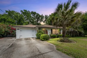 Stunning Waterfront Retreat! - Image 3