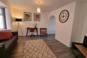 The Airport Airbnb - Gardens | WiFi - Image 3