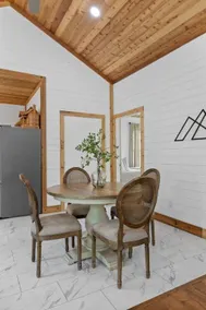 Sandstone Chalet | Dog-Friendly Monteagle Cabin - Image 3
