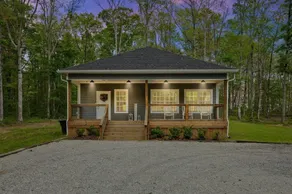 Sandstone Chalet | Dog-Friendly Monteagle Cabin - Image 2