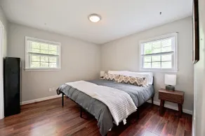 Farmhouse on 10 acres with view - Image 4