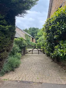 A beautiful 17th century thatched cottage - Image 2
