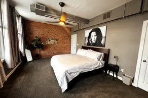 Pied-à-Terre : French Flat Ann Arbor - Image 2