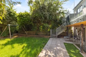 Spacious 6BR Home Sleeps 12 Free Parking - Garden - Image 4