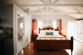 The Sunny Studio Cottage - Image 5