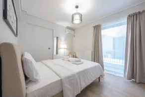 Modern and Bright City Apartment w/Free Parking - Image 4
