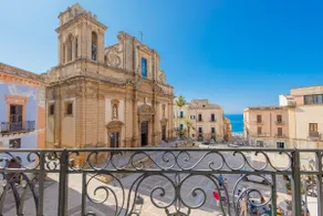 Prestigious Historic Home Overlooking the Duomo - Image 2