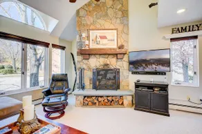 NEW Spectacular Views, Hot Tub & Total Escape! - Image 4