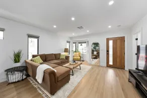 Stylish Oasis Near USC & DTLA | Eco-Friendly - Image 4