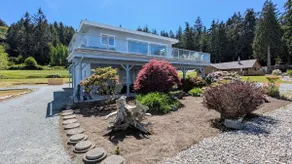 Relaxing Waterfront Getaway on Cornet Bay - Image 4