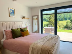 5 Bed with Stunning Valley Views - Image 5
