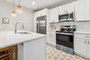 Walkable 3bd Farmhouse|Big Backyard|long driveway - Image 2