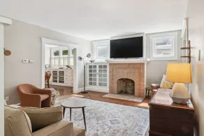 Walkable 3bd Farmhouse|Big Backyard|long driveway - Image 3