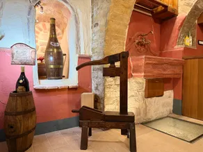 Bed and Wine - Image 2