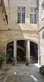 Air conditioning, parking, chic, quiet historic building - Image 5