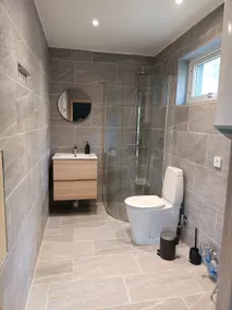 Newly-built modern cabin! - Image 4