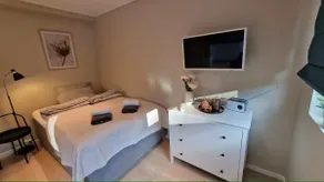 Comfortable apartment with free parking - Image 5