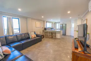 Rainbow Retreat - Stunning Moreton Bay Views - Image 2