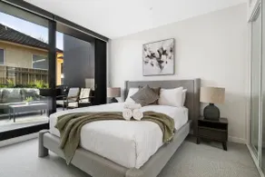 Bright and Modern 1BR Apt with Balcony and Parking - Image 2