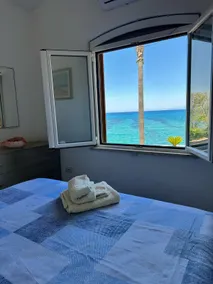 Villa by the sea with private descent to the beach - Image 2