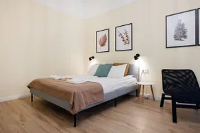 Compact two-bedroom retreat with AC & free parking - Image 5