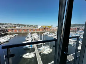 Seaside APT with Harbour View - Image 4
