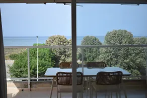 Oceanfront apartment - Image 4