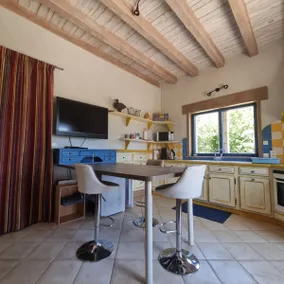 Quiet apartment with pool. - Image 5