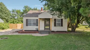Rose District Charmer | 3 King Beds - Image 2