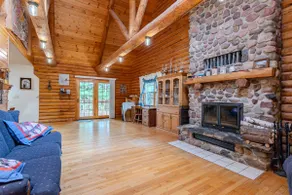 Grandma's Cabin, wooded hideaway - Image 3