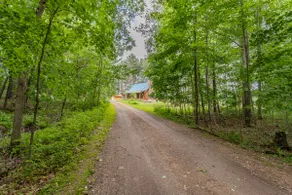 Grandma's Cabin, wooded hideaway - Image 4