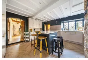 Country Retreat, Hot Tub, 7 Mins To Soho Farmhouse - Image 2