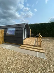 Pine Lodge Posh Glamping With Wood Fired Hot Tub & Big Lincolnshire Skies - Image 3