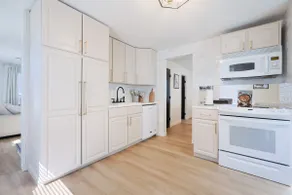 Renovated Lakefront 5BR • Sunsets • Sleeps 10-12 - Image 5