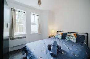 2 Bed Flat in Woking Central - Image 4