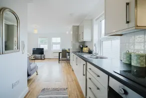 2 Bed Flat in Woking Central - Image 3