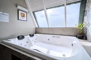 LionHouse - Amazing Chalet with Jacuzzi - Image 3