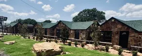 Ranger Hill Historical Lodge w pool! Hour from FTW - Image 2