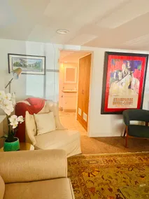 Private King Suite: Quiet, Woodsy, Near Airport - Image 2