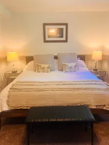Private King Suite: Quiet, Woodsy, Near Airport - Image 4