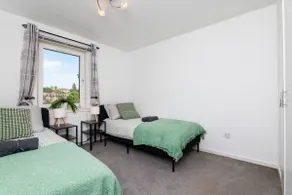 2 Bedroom Flat - Free Parking - Image 5