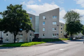 2 Bedroom Flat - Free Parking - Image 3