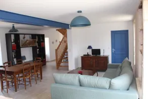 Country home with tennis - Image 4