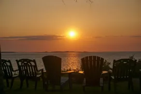 Seaside Sunset Haven in Blooming Point - Image 2