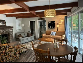 Lakefront getaway: power at dock - Image 2