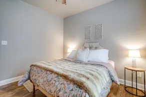Stylish 3-BR -Private Fenced Yard-Near De Cordova - Image 4